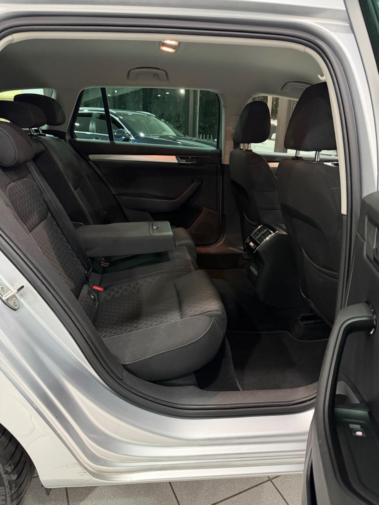 Skoda Superb 1.6 TDI SCR DSG Wagon Style