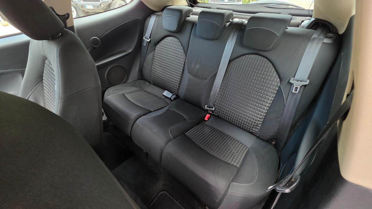 Alfa Romeo MiTo 1.6 JTDm 16V Distinctive Premium Pack
