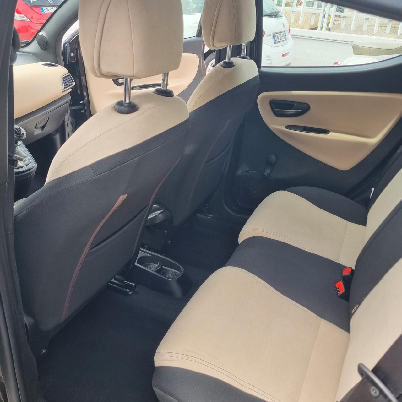 Lancia Ypsilon 1.2 69 CV Unyca