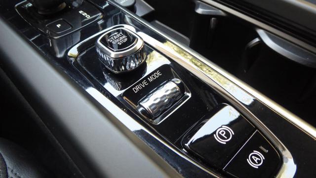 VOLVO XC60 B4 (d) AWD Geartronic Momentum
