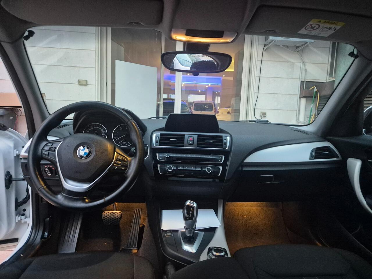 Bmw 116d 5p. Urban AUTO