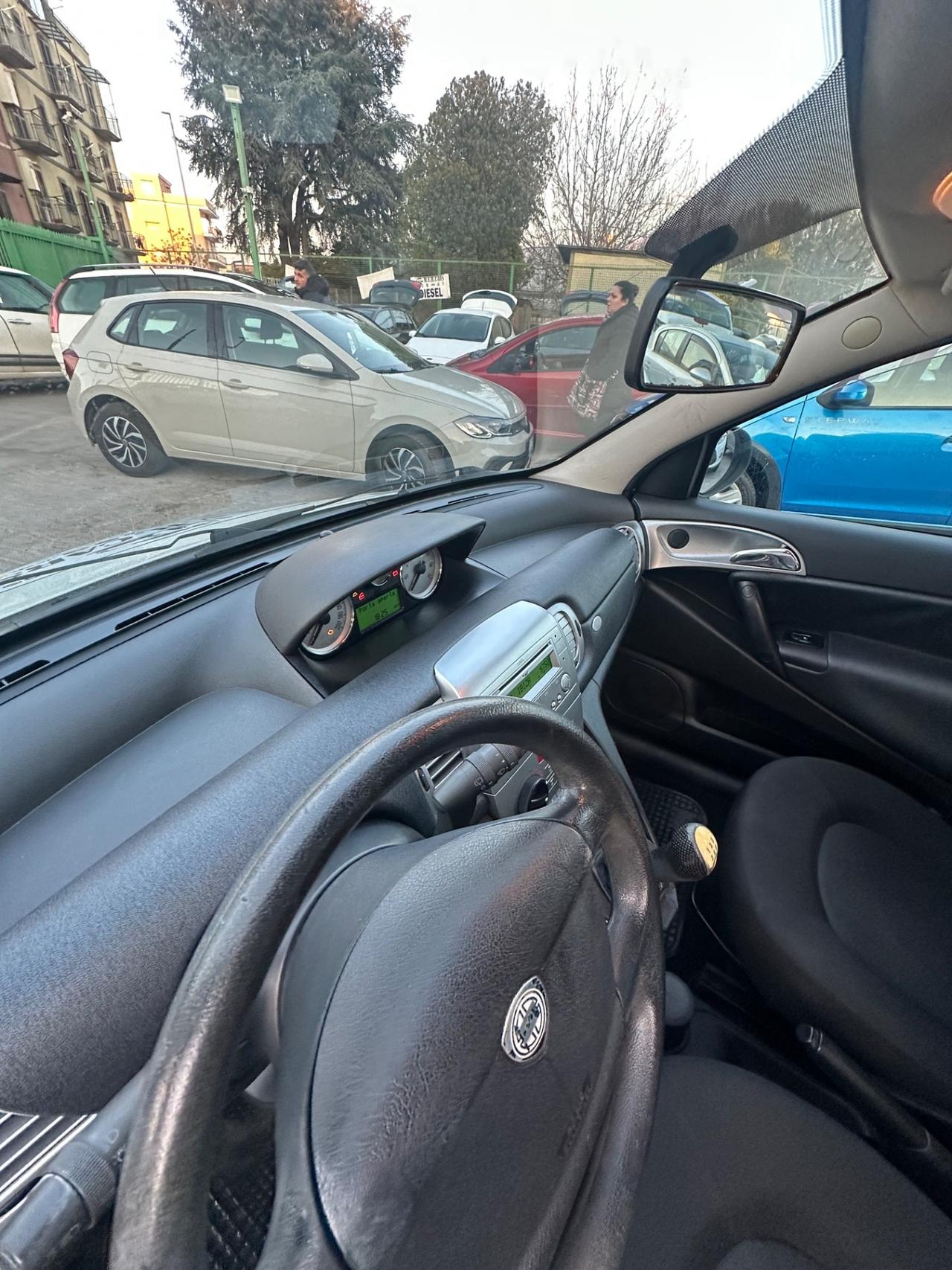 Lancia Ypsilon 1.3 MJT 75 CV Platinum