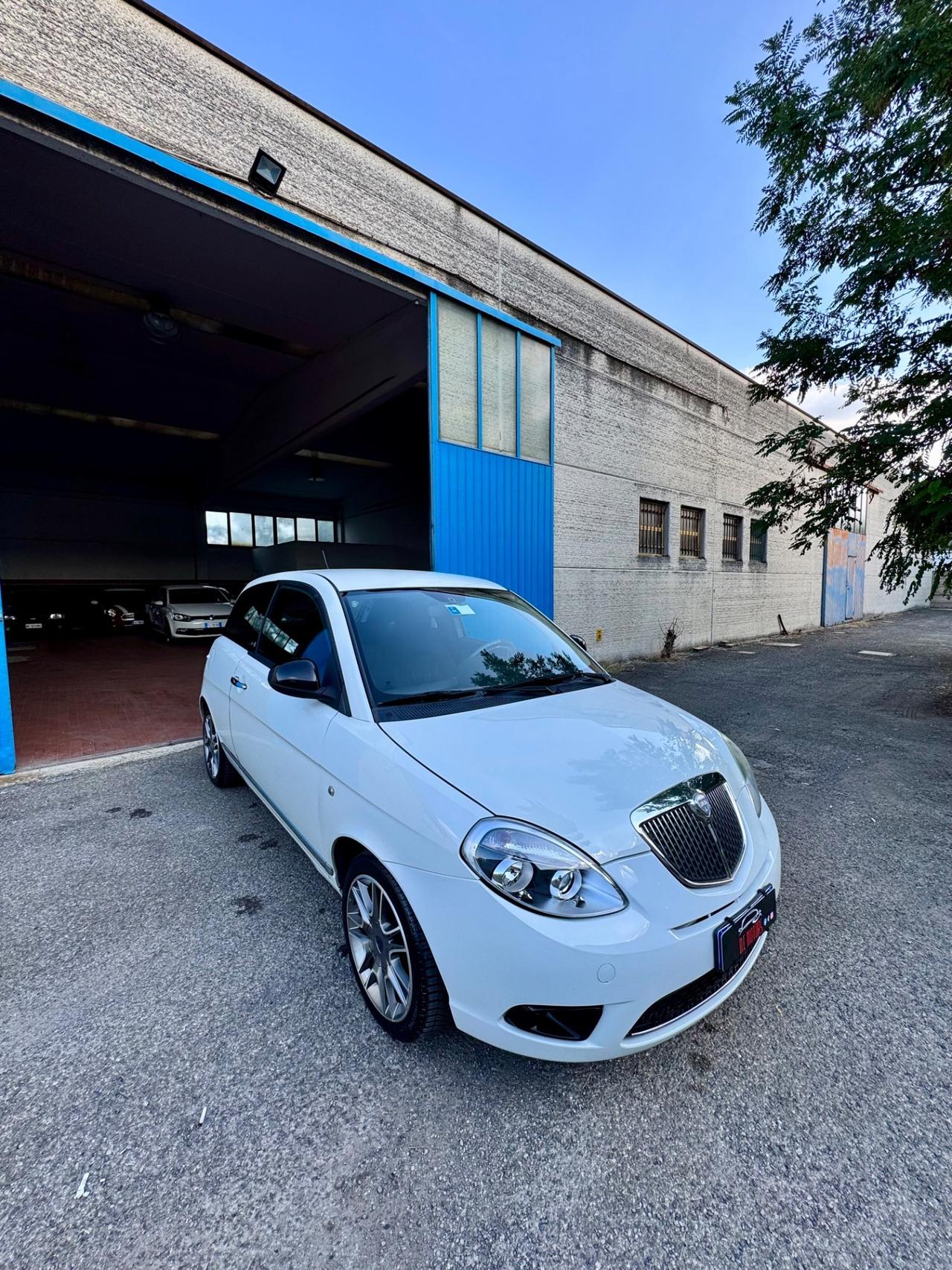 Lancia Ypsilon 1.2 69 CV Unyca