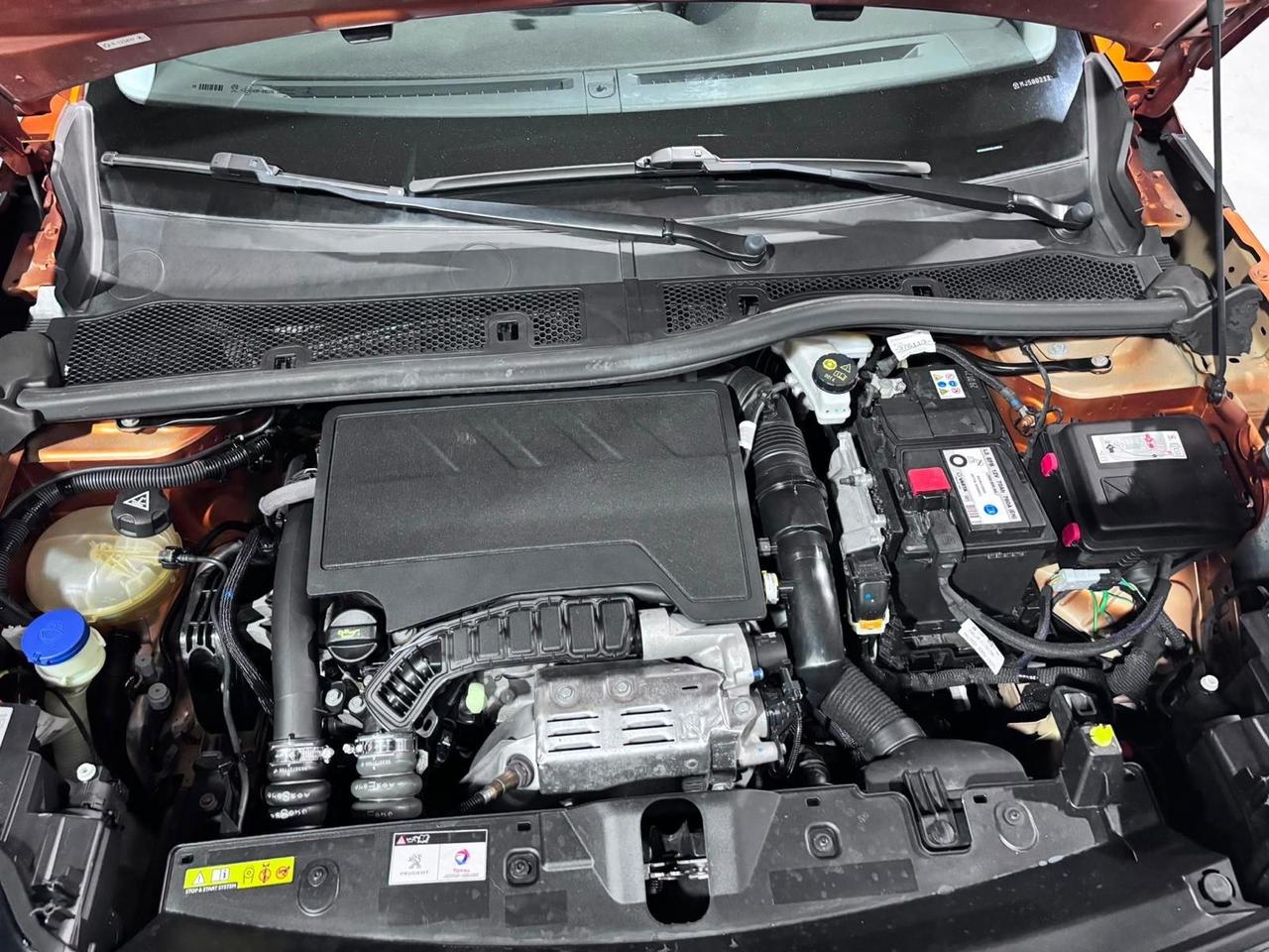 Peugeot 2008 Benzina + Euro 6 Neopatentati 4 Stagioni