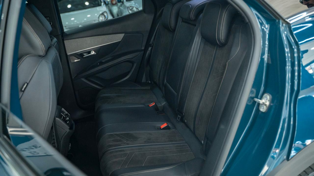 Peugeot 3008 1.5 BLUEHDI GT PACK SES 131 CV EAT8 AUTO FOCAL VIR