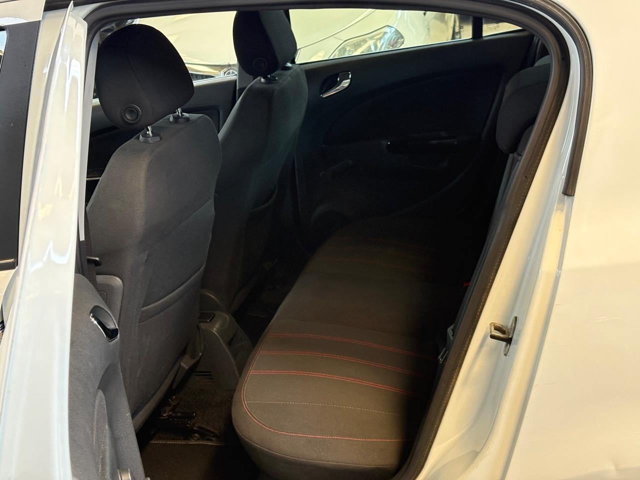Opel Corsa 1.4 16V 5 porte Sport