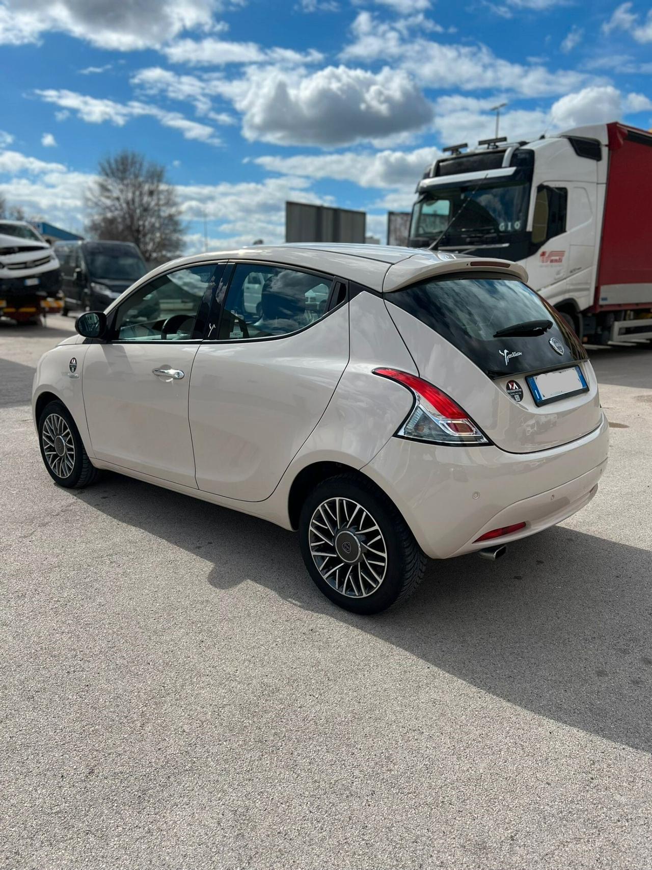 Lancia Ypsilon 1.2 69 CV 5 porte Gold