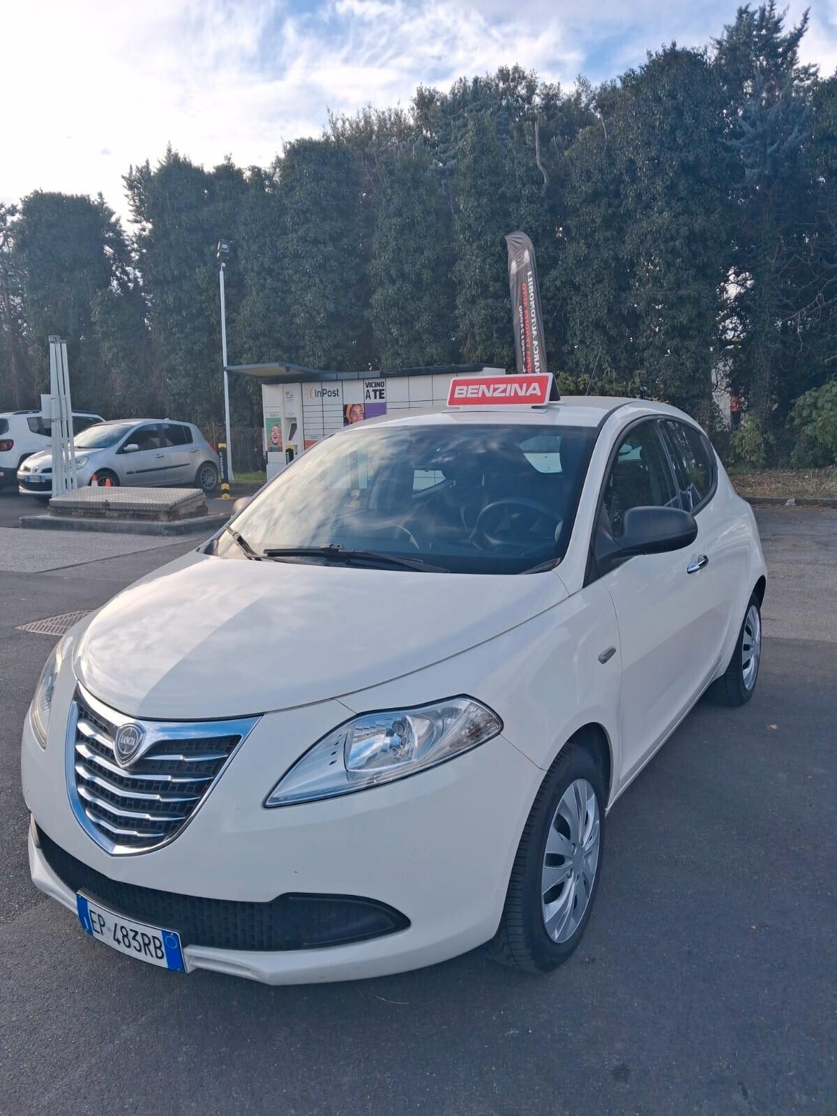 Lancia Ypsilon 1.2 69 CV 5 porte Platinum