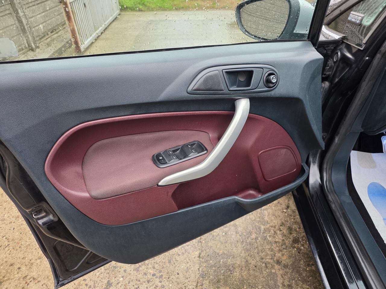 Ford Fiesta 1.4 TDCi 5p. Titanium JNEOPATENTATA