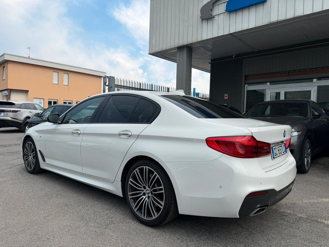 BMW 520 Berlina 520d Msport auto / TETTUCCIO APRIBILE