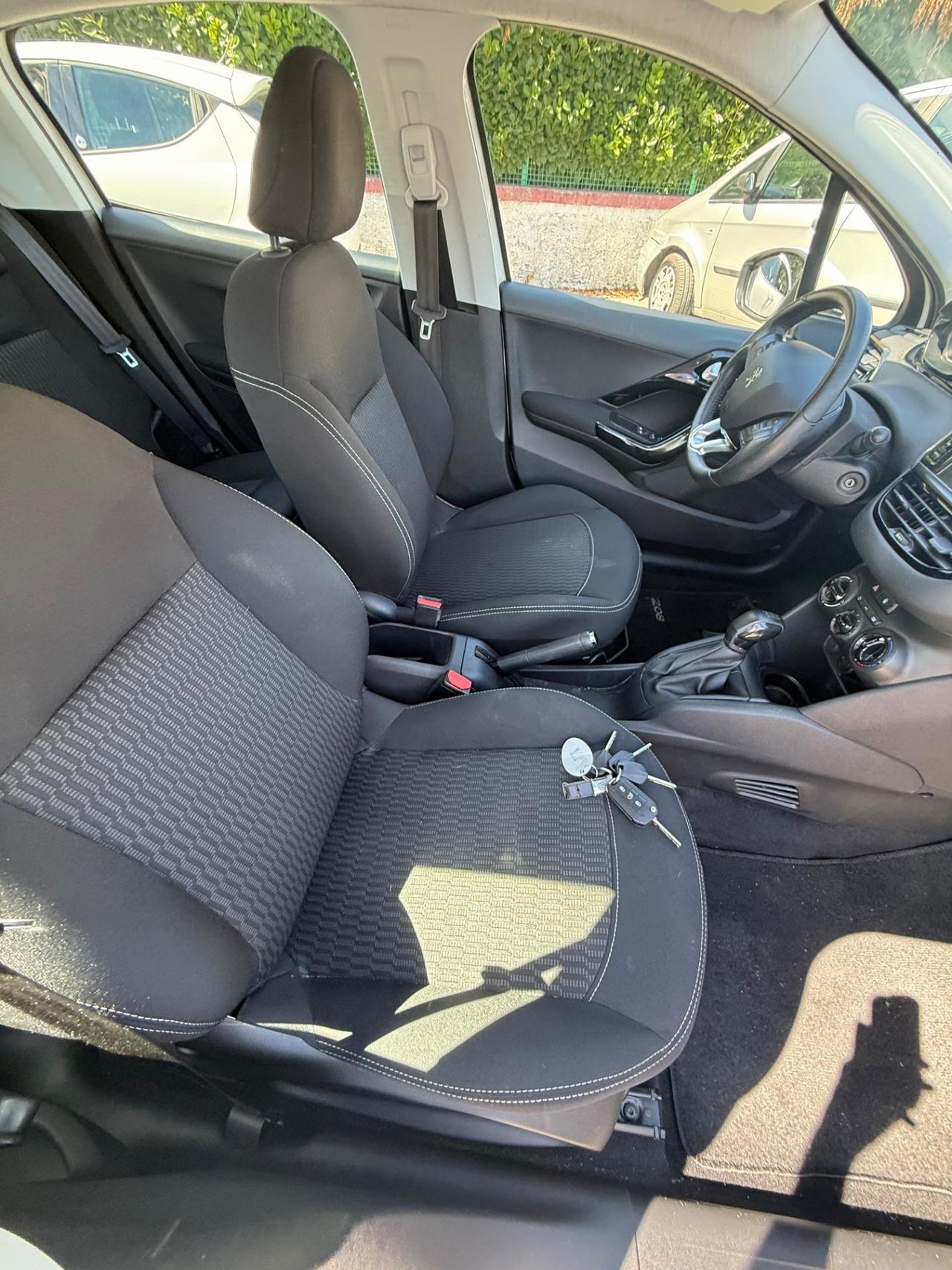 Peugeot 208 BlueHDi 1.6 75 5 porte Allure