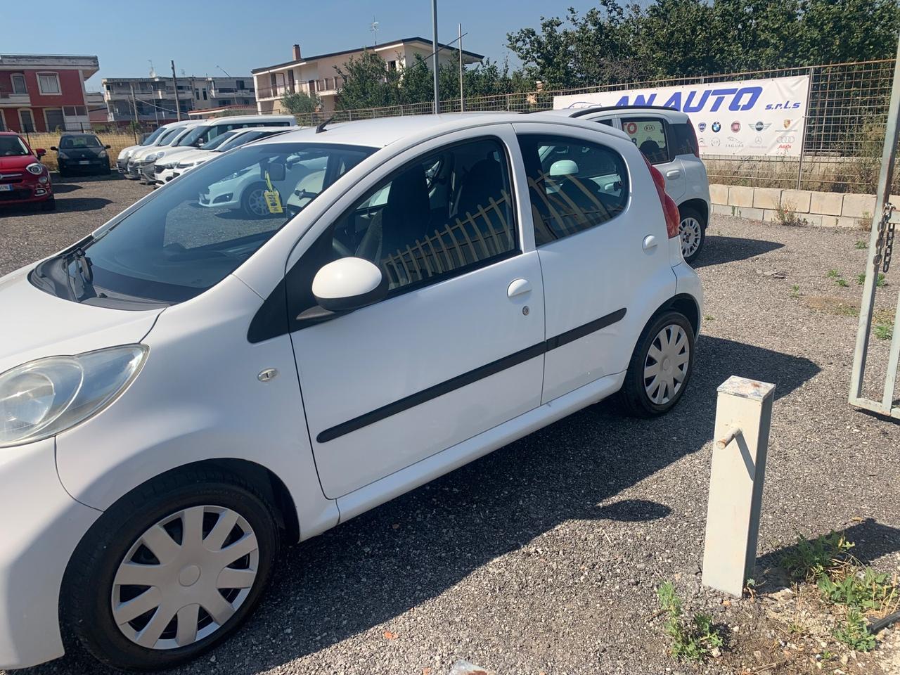 Peugeot 107 1.0 68cv 5p - 2011