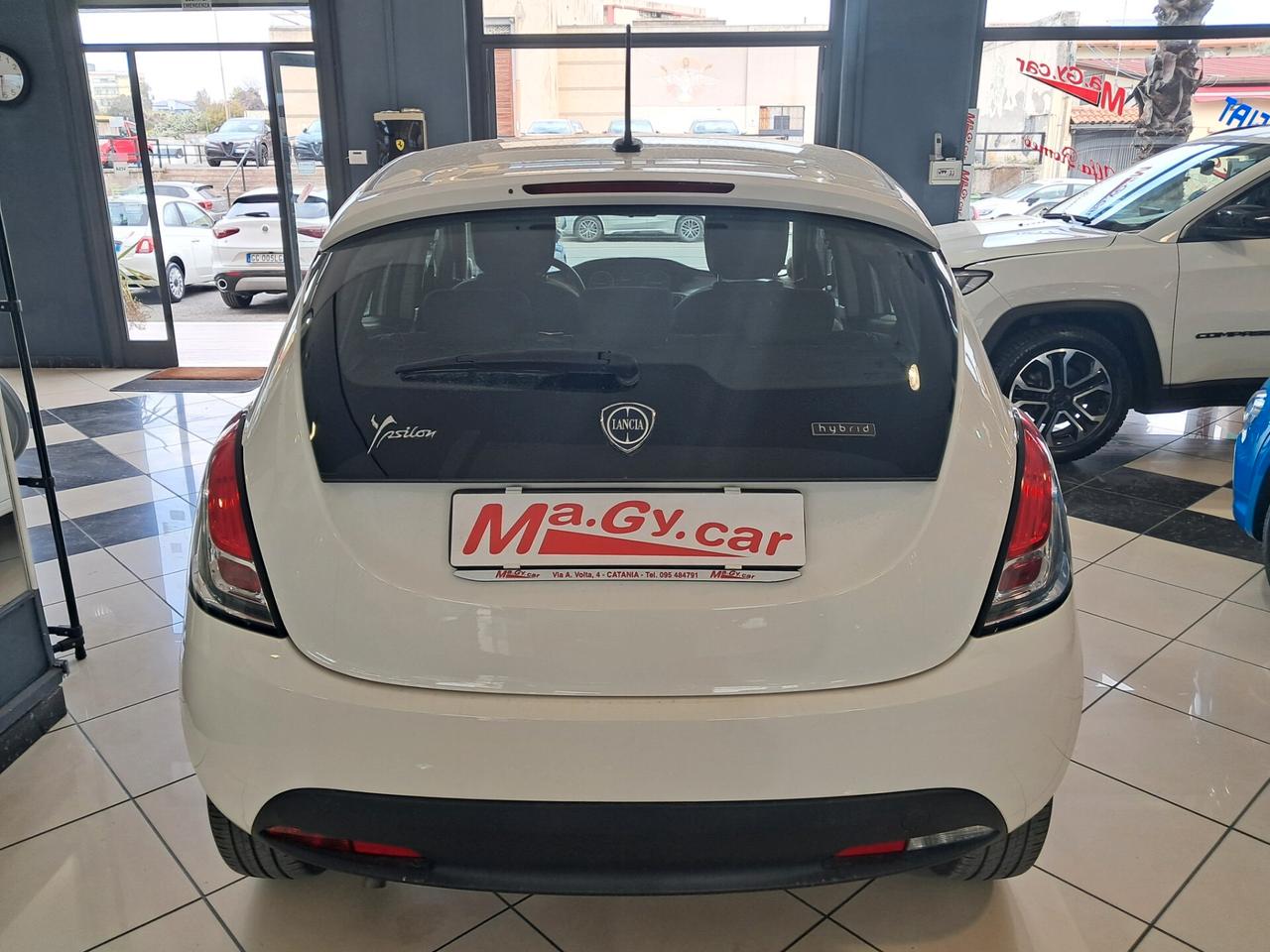 Lancia Ypsilon 1.0 FireFly Hybrid 70 cv Silver