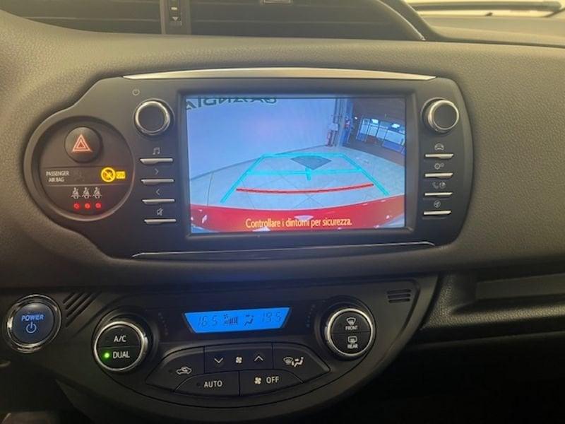 Toyota Yaris III 2017 5p 1.5h Lounge Red/Bronze