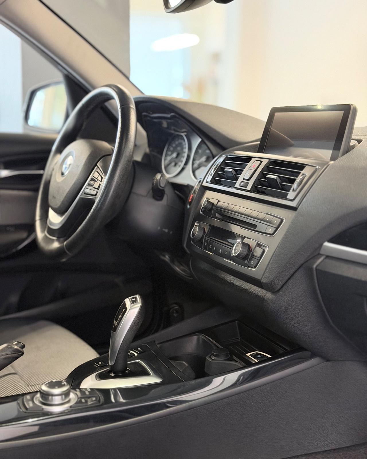 Bmw 118 118d 5p. Urban