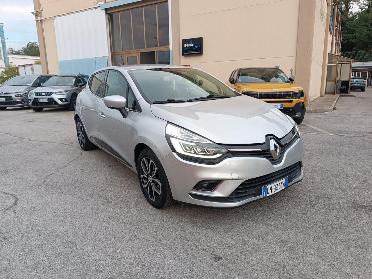 RENAULT Clio TCe 12V 90 CV 5 porte Moschino Intens