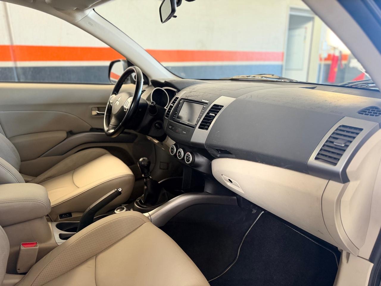 Mitsubishi Outlander 2.2 DI-D Instyle 7 p.ti DPF