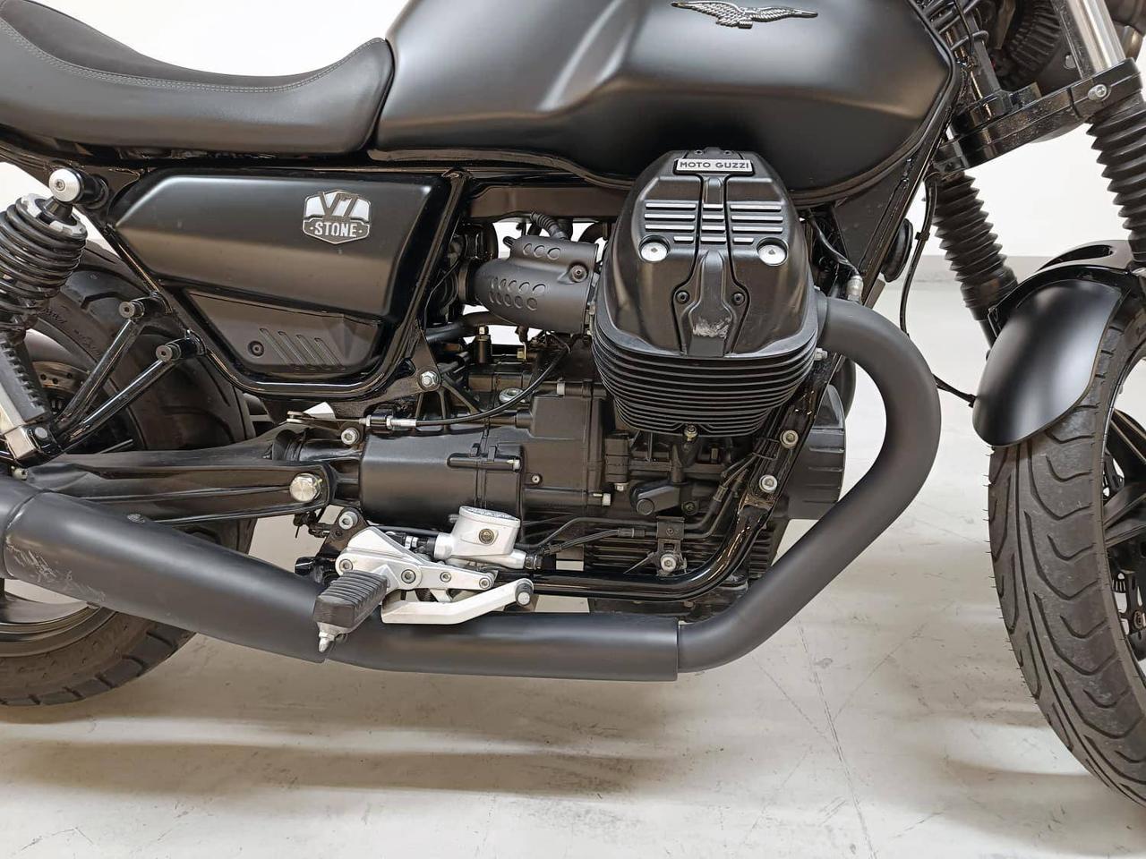 MOTO GUZZI V7 850 Stone