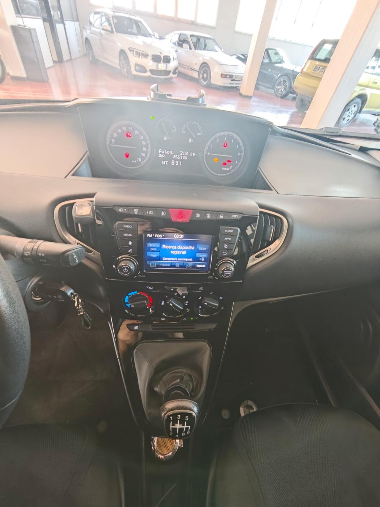 Lancia Ypsilon 1.0 FireFly 5 porte S&S Hybrid Ecochic Silver