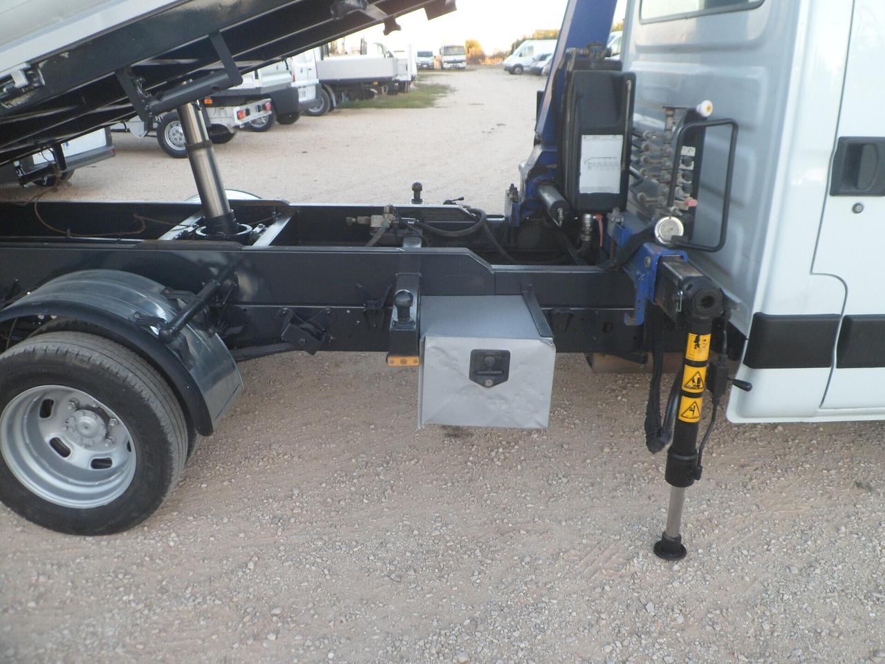 Iveco Daily 35c15 ribaltabile con gru