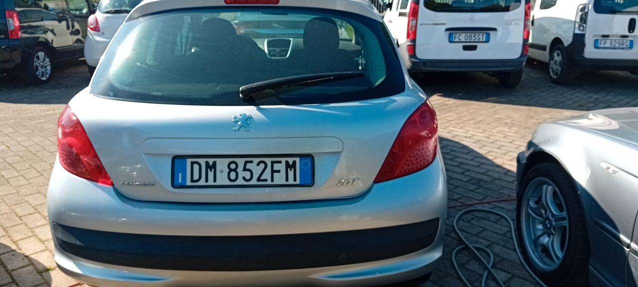 Peugeot 207 auto