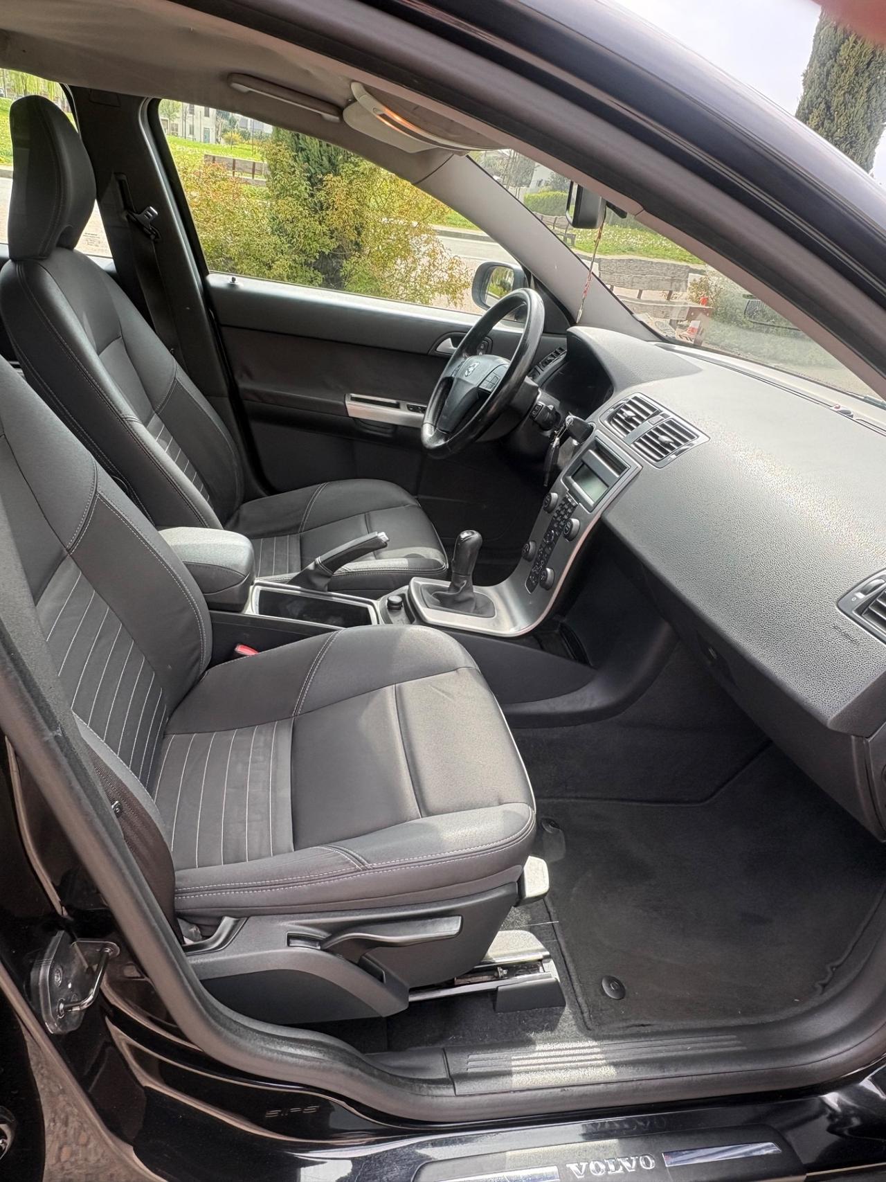 Volvo V50 D anno 2012 pronta a uso ok neo patentati