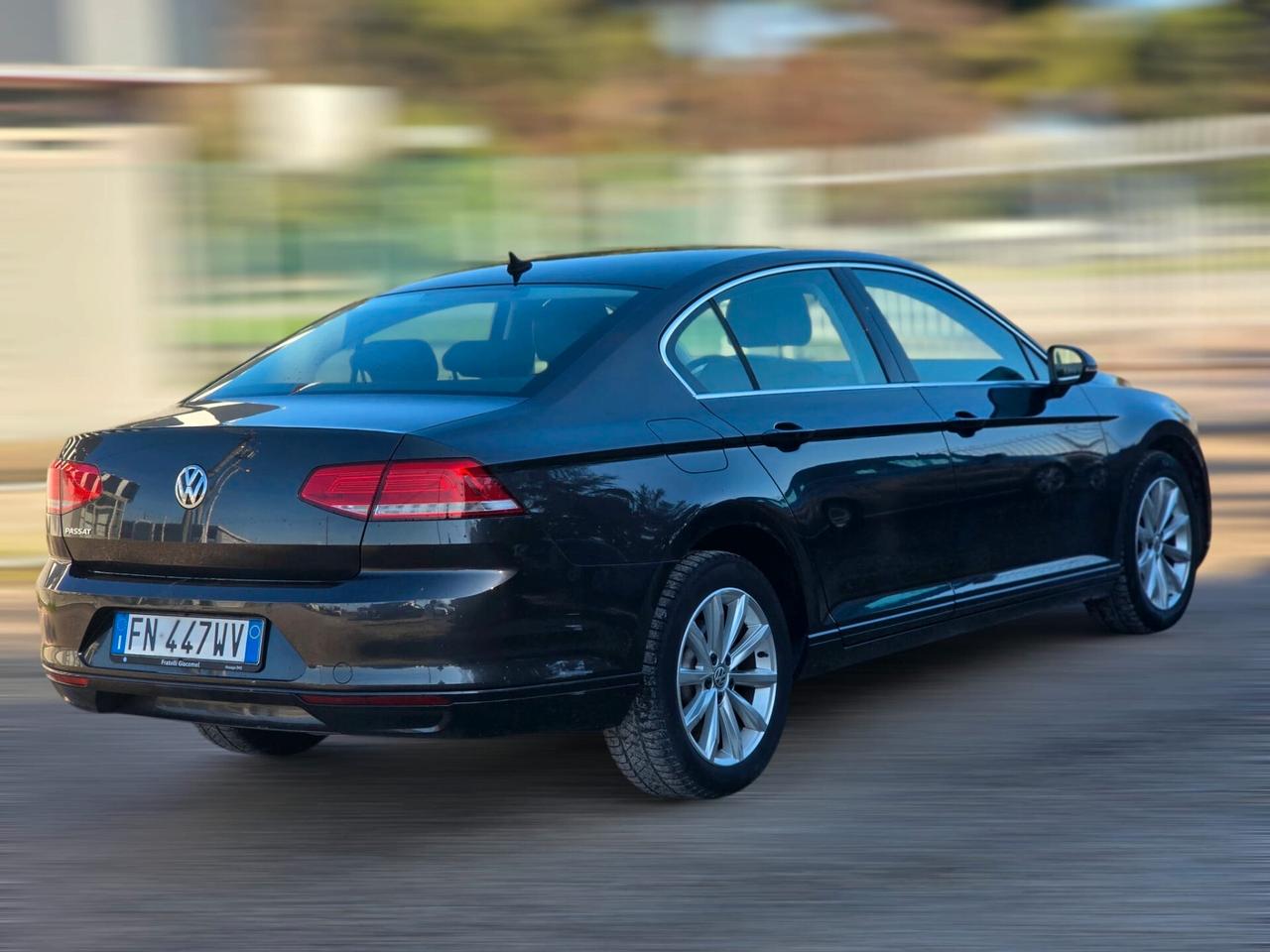 Volkswagen Passat 2.0 TDI DSG Comfortline Berlina
