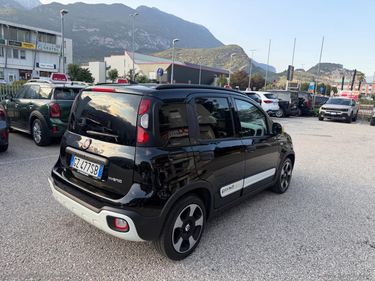 FIAT Panda 1.0 FireFly S&S Hybrid PACK CROSS