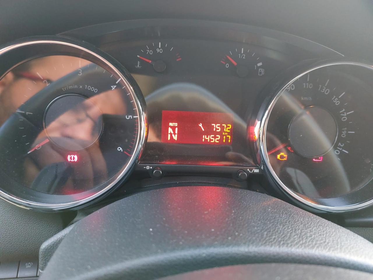 Peugeot 3008 1.6 e-HDi 115CV cambio robotizzato Stop&Start Allure