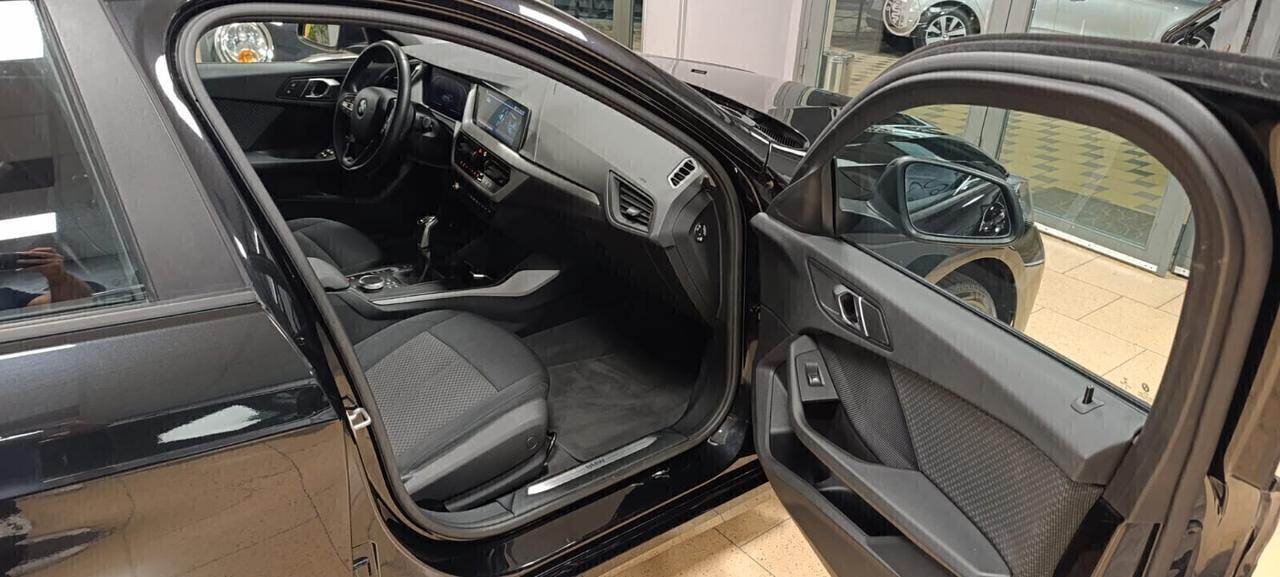 Bmw 118 118d 5p. Business Advantage