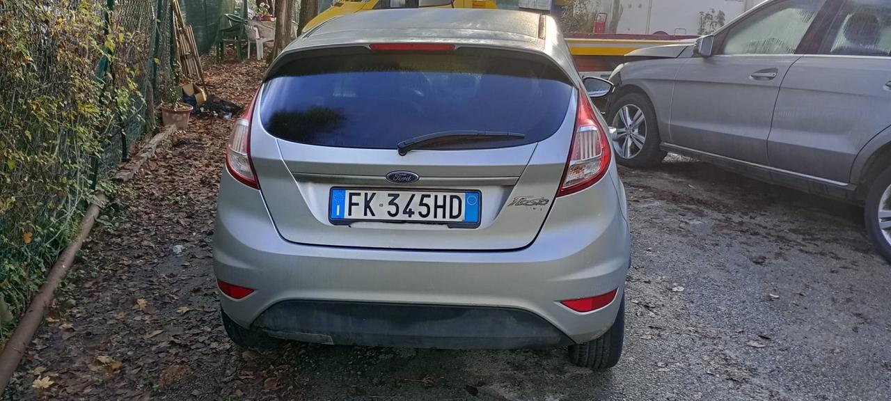Ford Fiesta 1.5 TDCi 75CV 5 porte Titanium incidentata