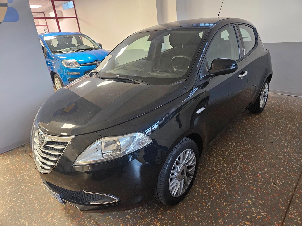 Lancia Ypsilon 1.2 69 CV 5 porte Gold