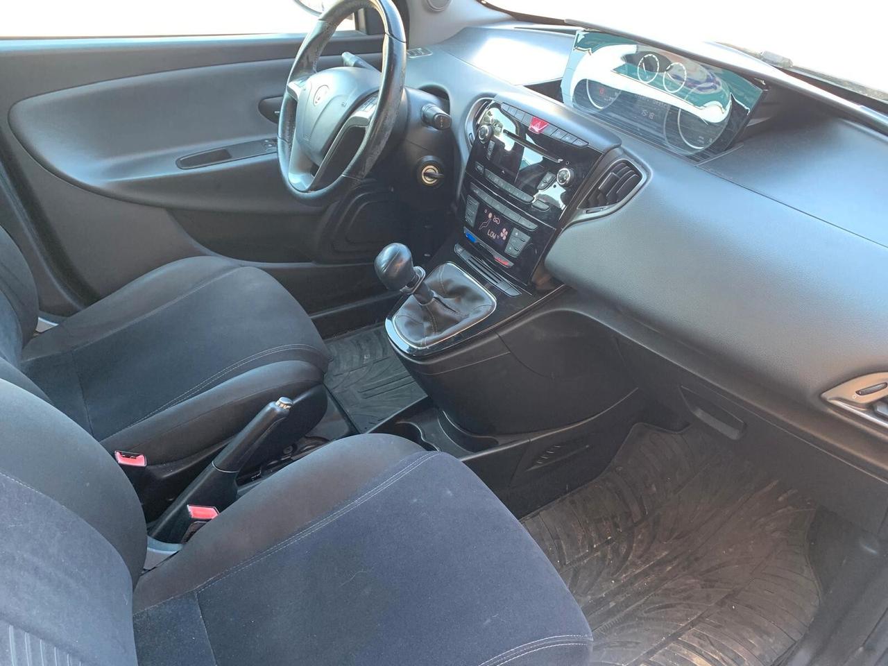 Lancia Ypsilon 1.2 69 CV S&S Silver Neopat.