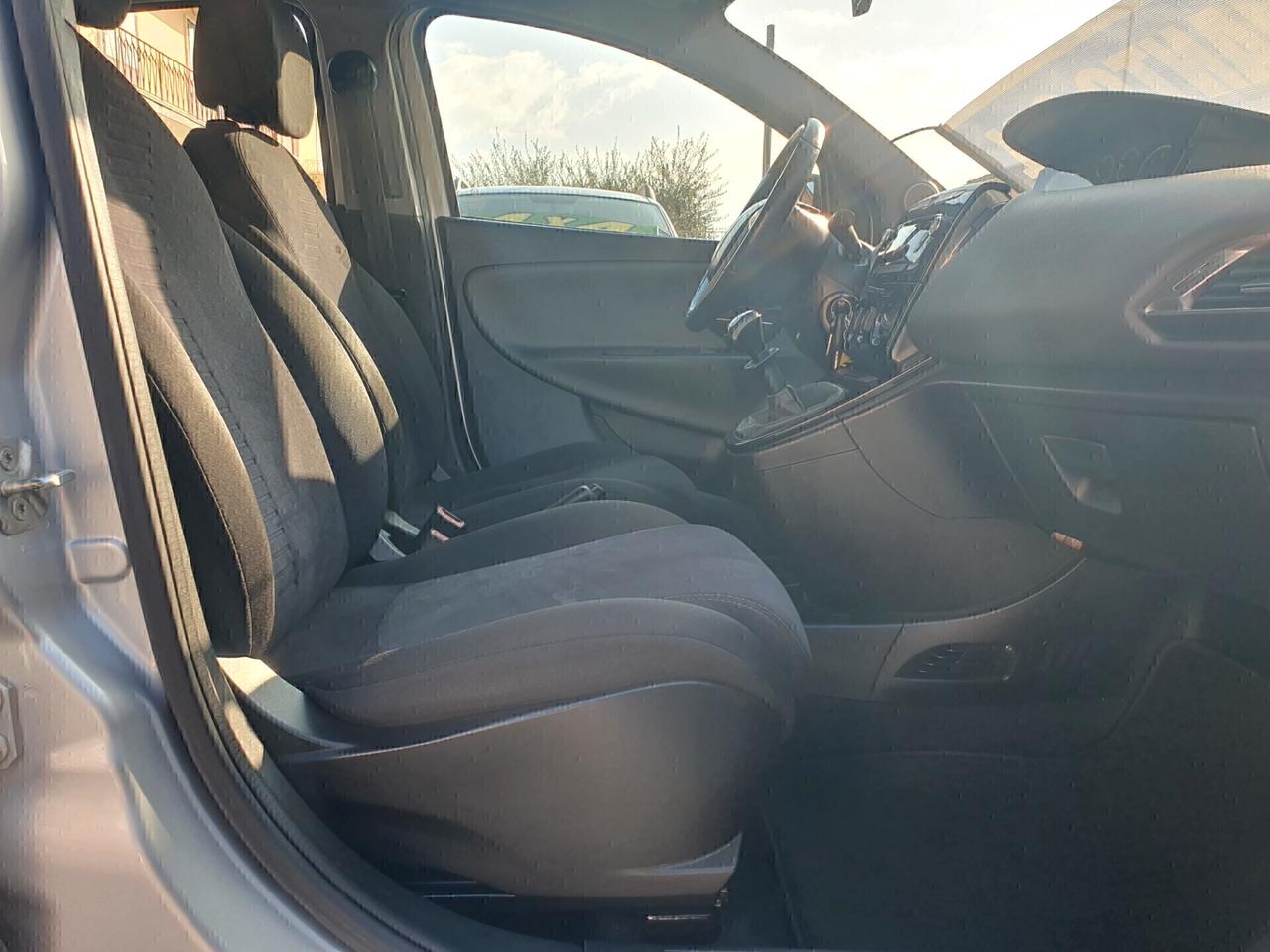 Lancia Ypsilon 1.2 benzina GPL Neopatent 2013
