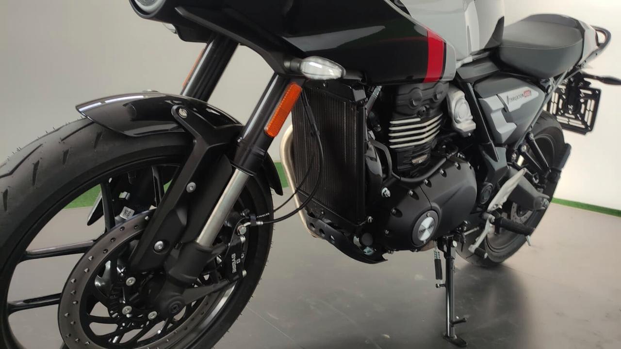 Triumph Thruxton 400