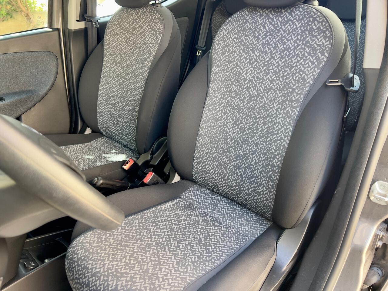 Lancia Ypsilon 1.0 FireFly 5 porte S&S Hybrid Ecochic Silver