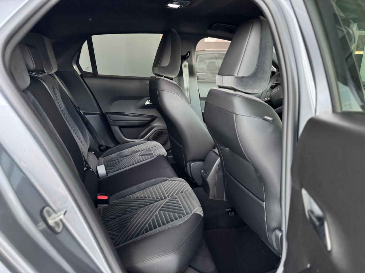 Lancia Ypsilon Hybrid e-DCT Edizione Cassina