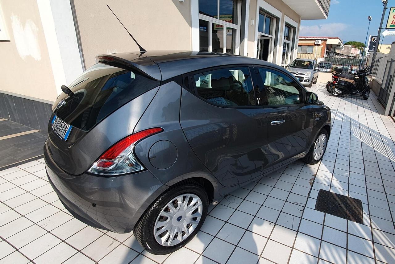 Lancia Ypsilon 1.3 MJT 95 CV Gold