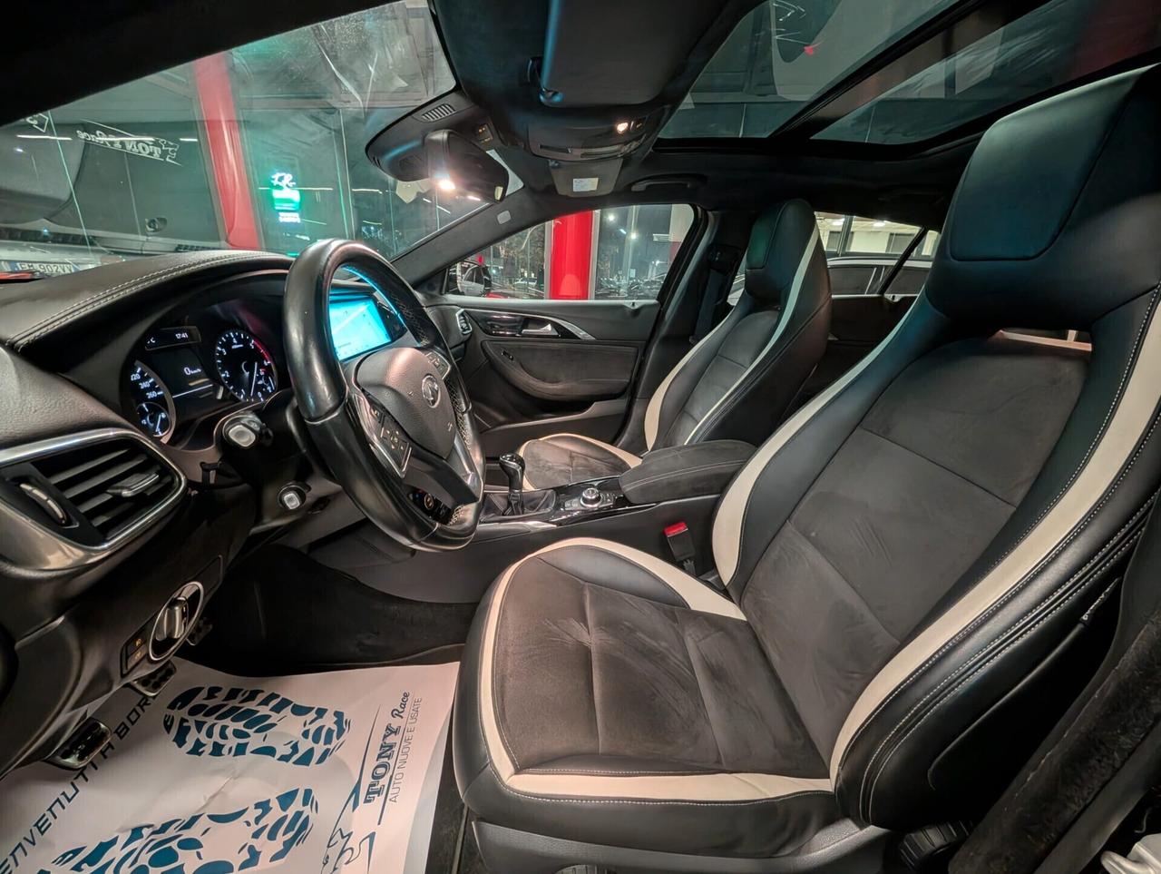 Infiniti Q30 1.5 diesel Sport Black