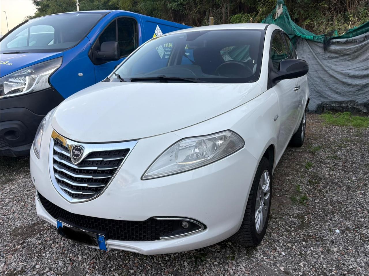 Lancia Ypsilon 0.9 TwinAir 85 CV 5 porte Metano Ecochic Silver