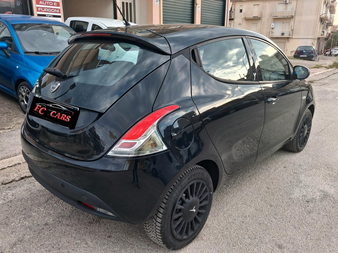 LANCIA YPSILON 1.2 BENZINA 69CVBLACK EDITION