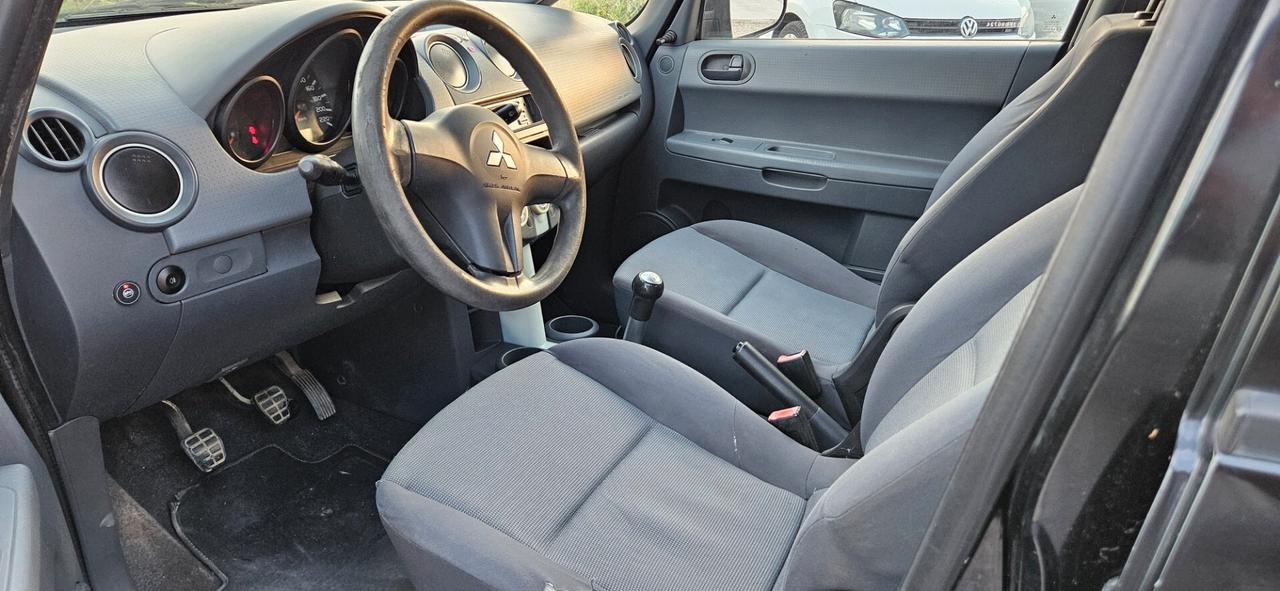 Mitsubishi Colt 1.1 12V 5p. Invite