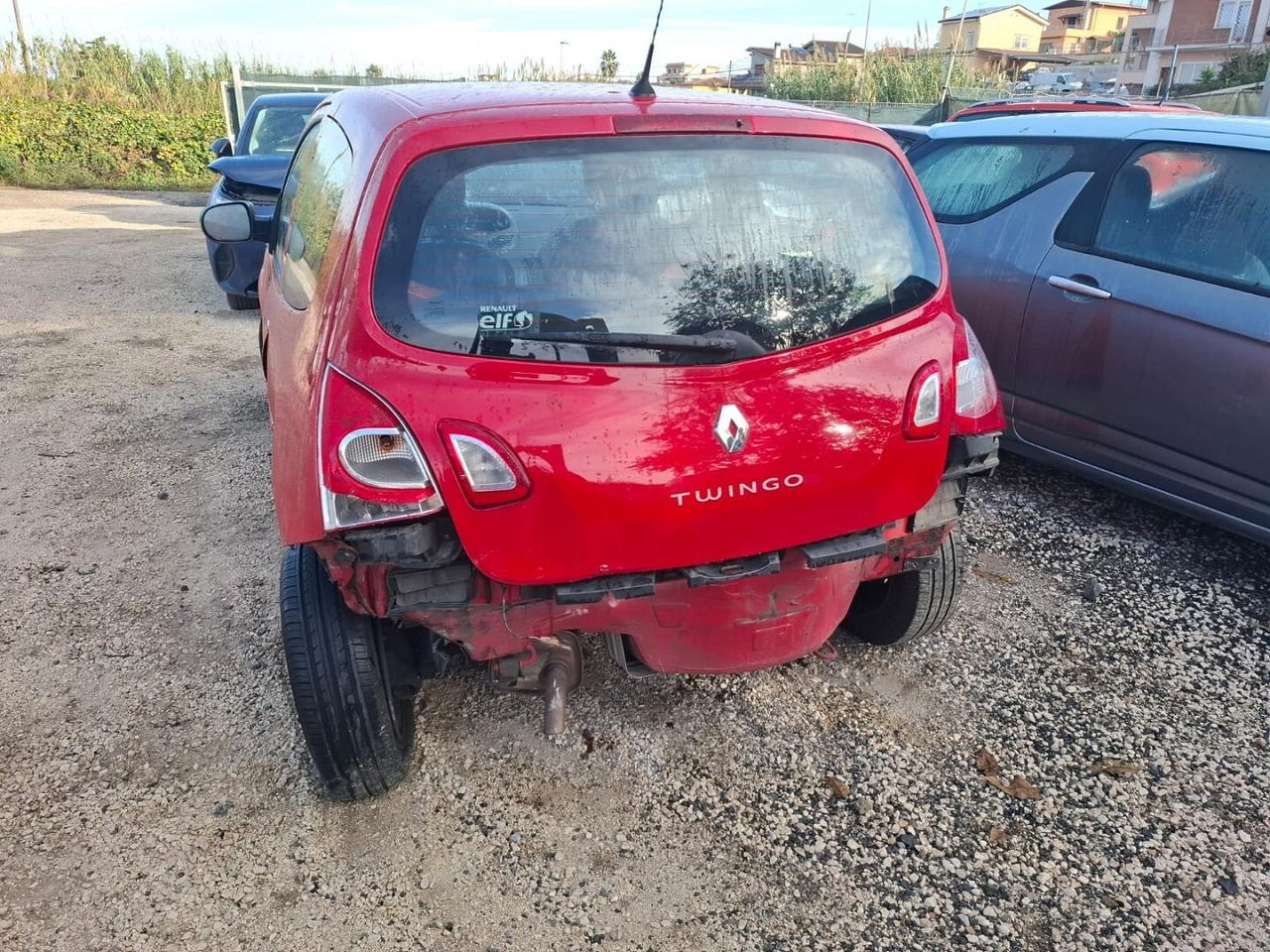 RENAULT TWINGO 1.2 BENZINA 2012 SINISTRATA