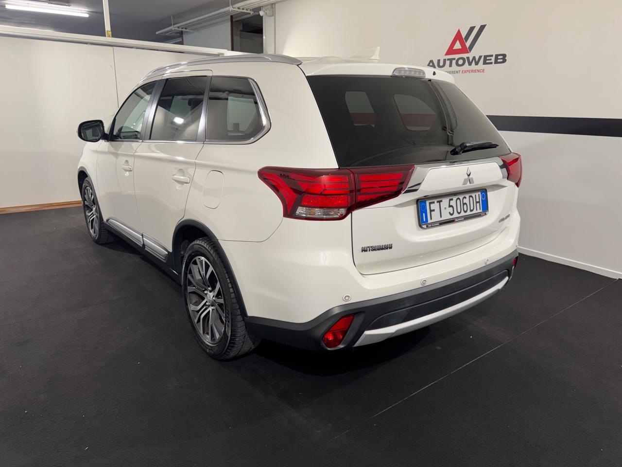 Mitsubishi Outlander 2.2 DI-D 4WD Instyle Plus SDA 7 posti