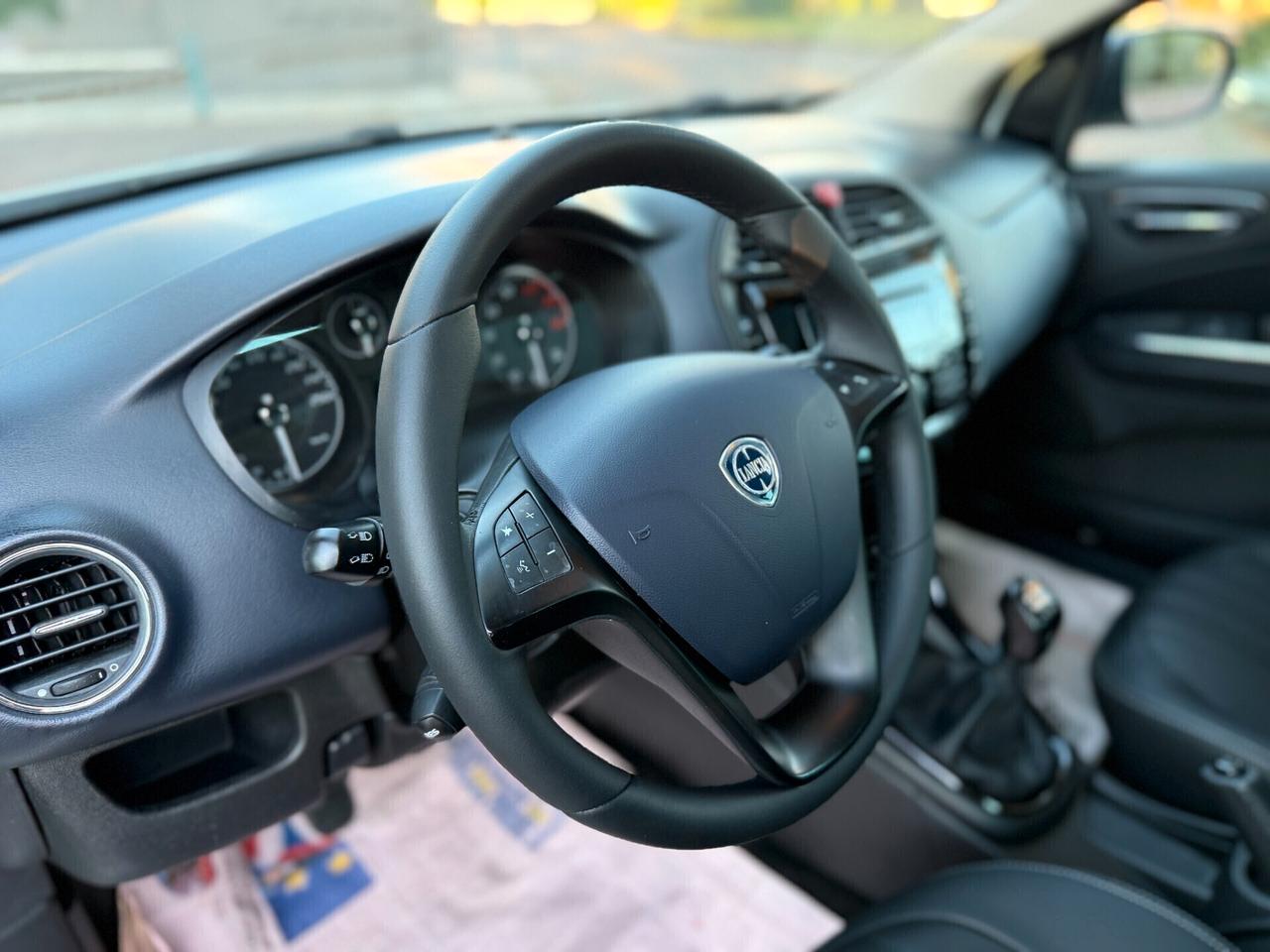 Lancia Delta 1.4 T-Jet 120 CV Gold Ecochic GPL,tetto apribile,pelle,cerchi 17,cruise control,comandi al volante,blu&me,sensori di parcheggio,full