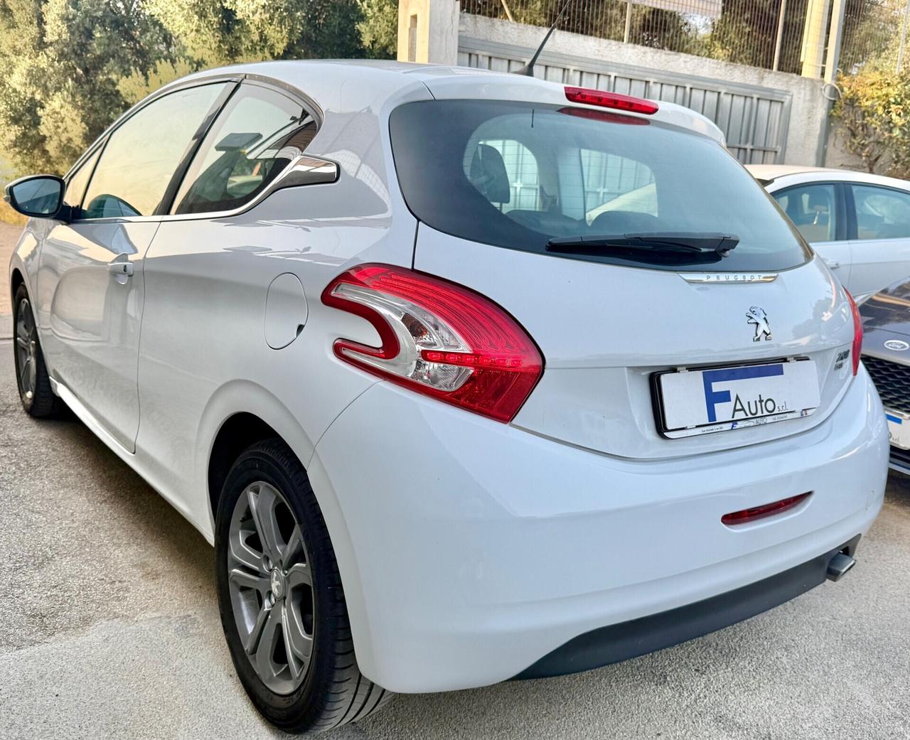 Peugeot 208 1.6 e-HDi 92 CV Stop&Start Allure,NAVI,LED,Bluetooth,Ecc.