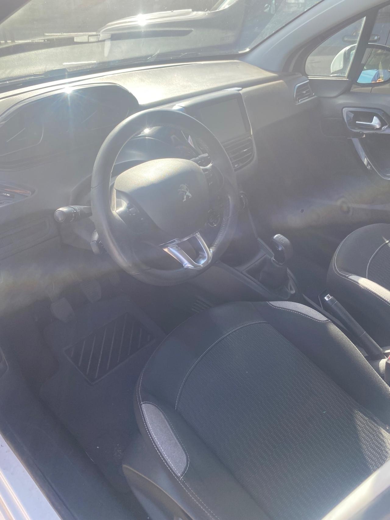 Peugeot 208 1.6 HDI 55kw NEOPATENTATI POCHI KM