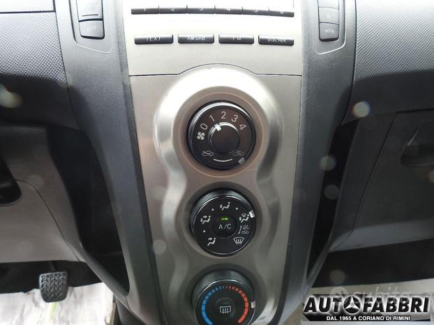 TOYOTA - Yaris - 1.3 5p.CLIMA 4 CIL. CD HI FI