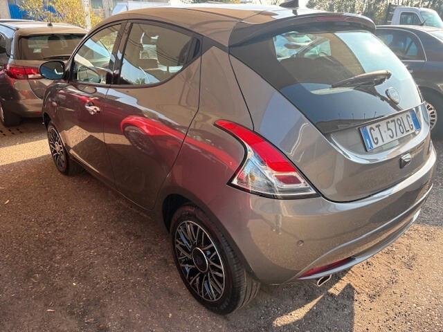 Lancia Ypsilon 1000 firefly 5 porte S&S HYBRID PLATINO