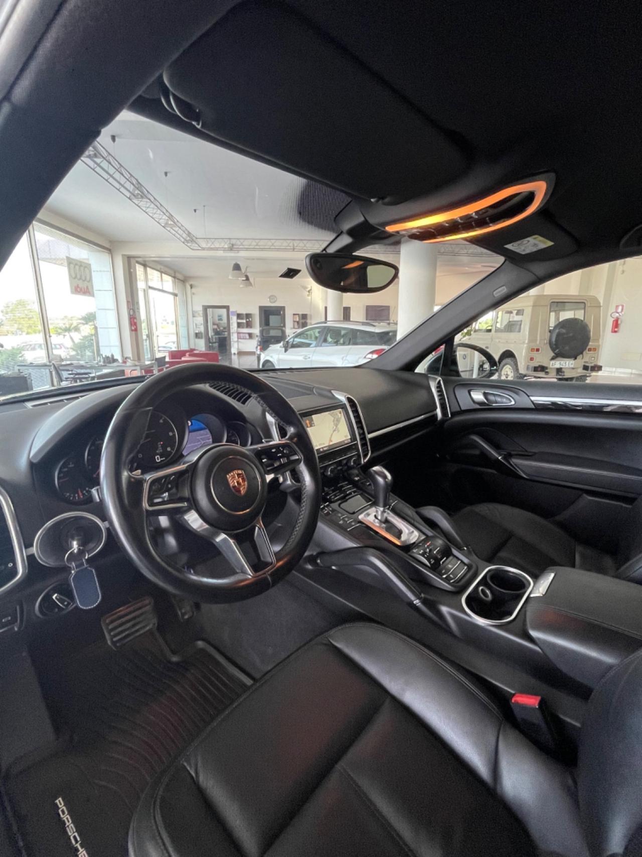 Porsche Cayenne 3.0 Diesel full led sport edition Noleggio